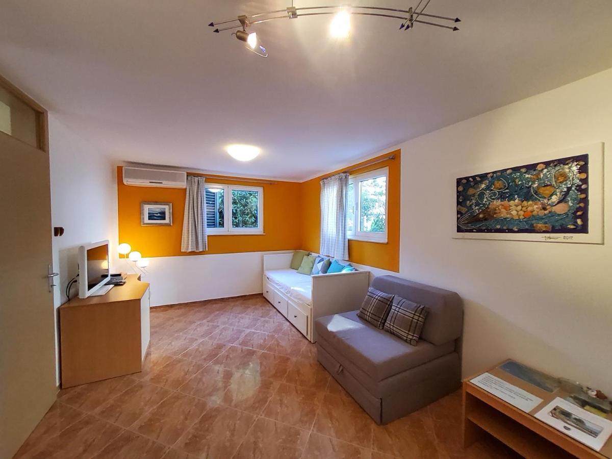Apartments Petra I Karlo Turanj Oda fotoğraf