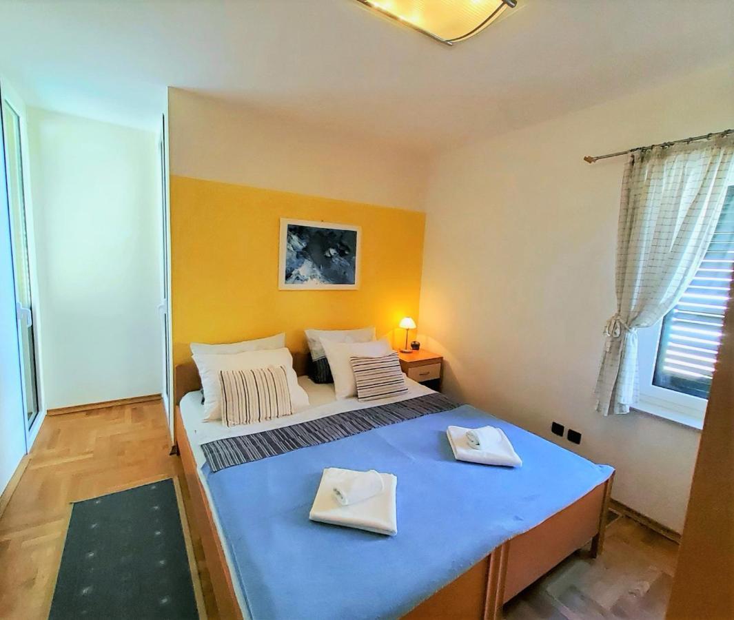 Apartments Petra I Karlo Turanj Oda fotoğraf