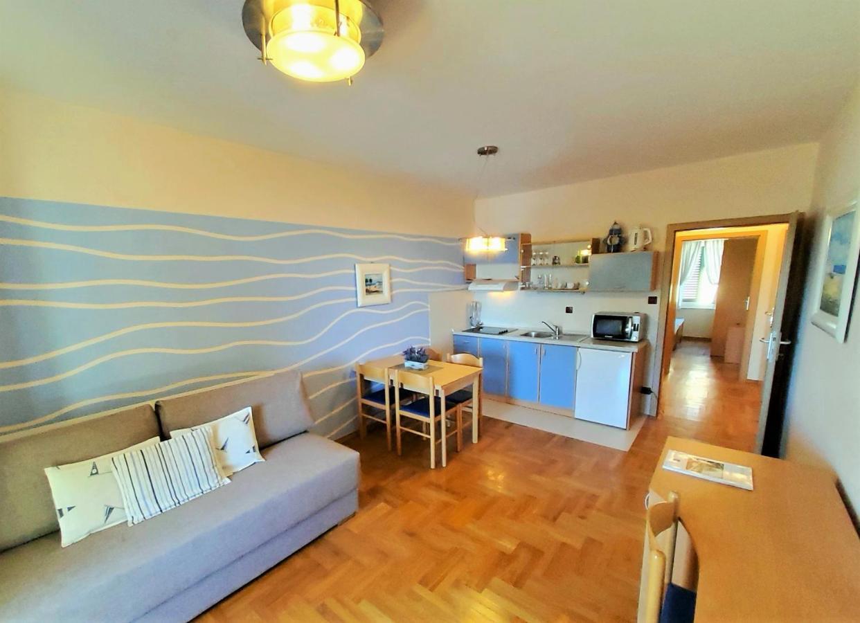 Apartments Petra I Karlo Turanj Oda fotoğraf
